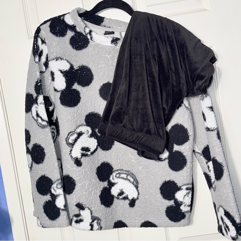 Disney Mickey Mouse Sleepwear Pajama Set Sz Medium